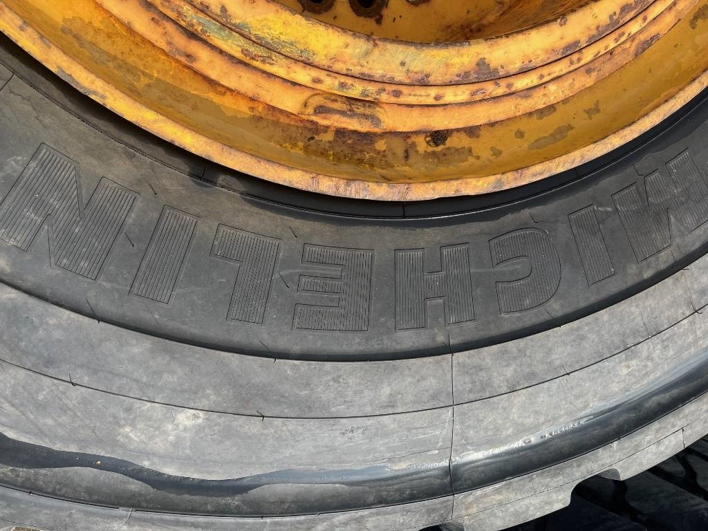 Michelin 800/65R29 XLD Volvo L150 L180 - Комплетно тркало: слика 3 Michelin 800/65R29 XLD Volvo L150 L180 - Комплетно тркало: слика 3
