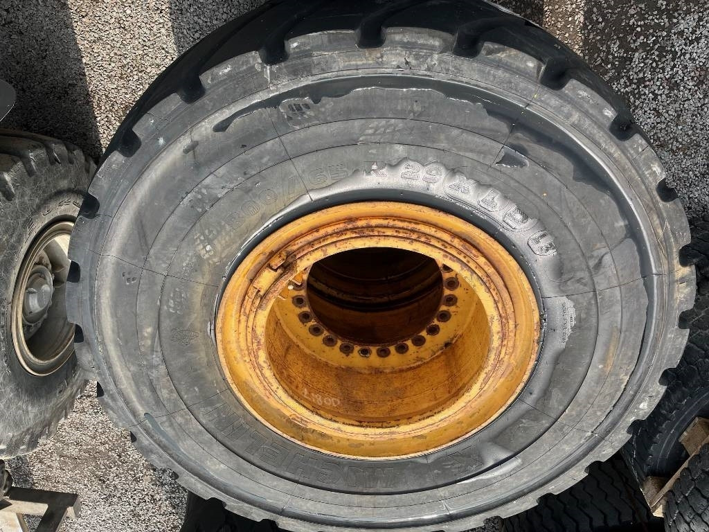 Michelin 800/65R29 XLD Volvo L150 L180 - Комплетно тркало: слика 5 Michelin 800/65R29 XLD Volvo L150 L180 - Комплетно тркало: слика 5