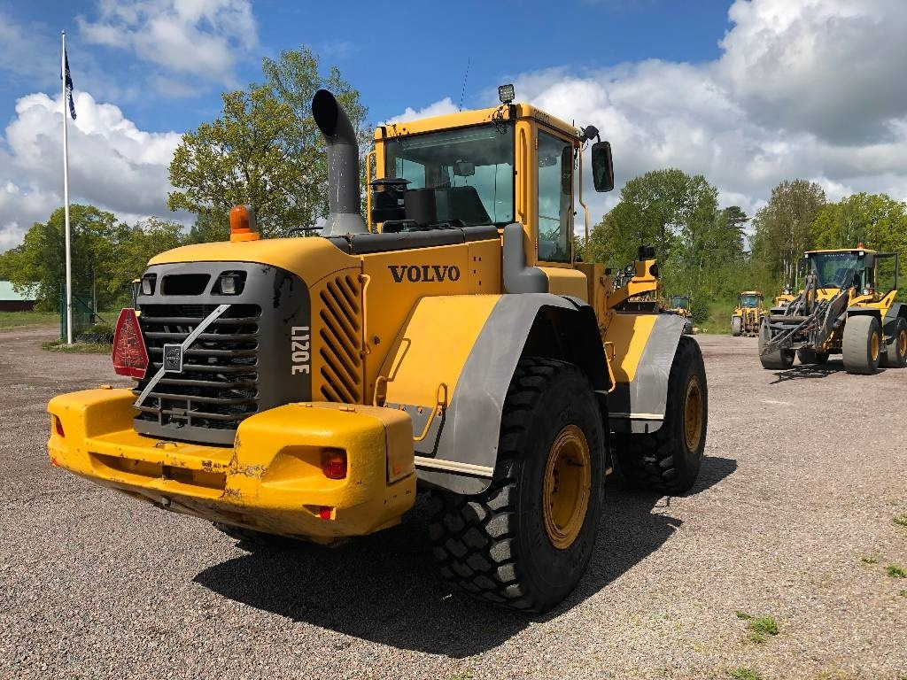 Volvo L 120 E Dismantled: only spare parts - Натоварувач на тркала: слика 2 Volvo L 120 E Dismantled: only spare parts - Натоварувач на тркала: слика 2