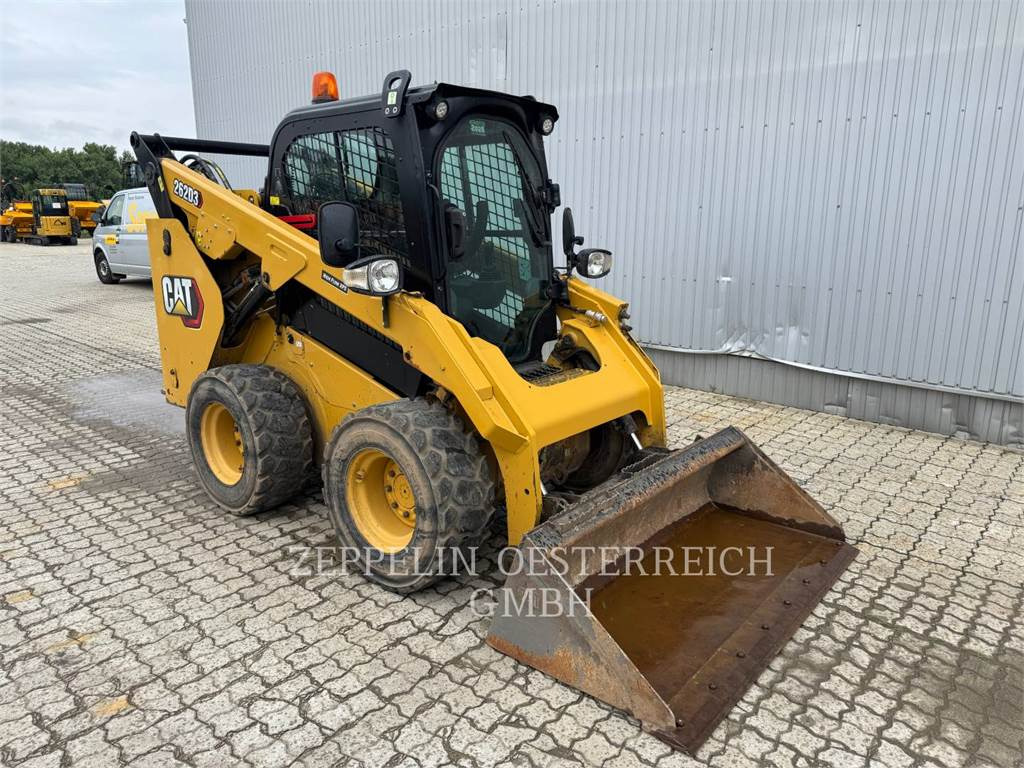 CAT 262D3 - Компактен натоварувач: слика 2 CAT 262D3 - Компактен натоварувач: слика 2