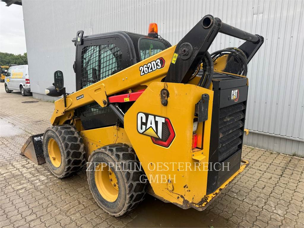 CAT 262D3 - Компактен натоварувач: слика 4 CAT 262D3 - Компактен натоварувач: слика 4