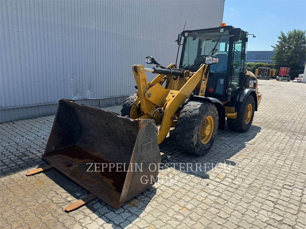 CAT 906H2 - Натоварувач на тркала: слика 1 CAT 906H2 - Натоварувач на тркала: слика 1