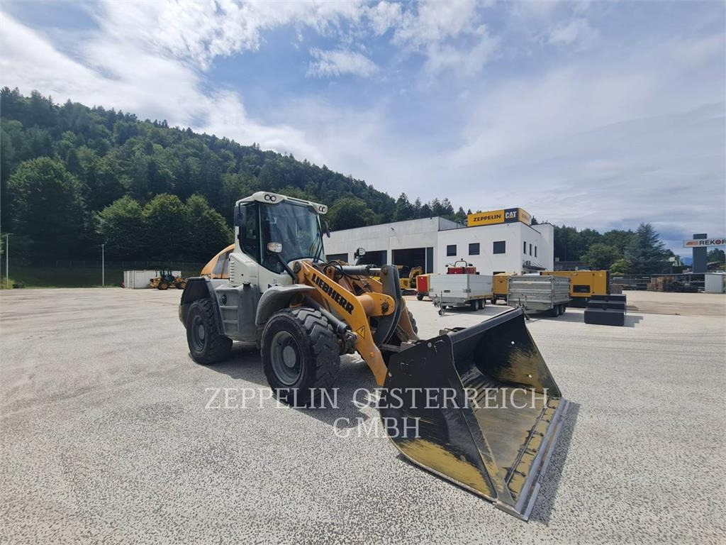 Liebherr L526 - Натоварувач на тркала: слика 2 Liebherr L526 - Натоварувач на тркала: слика 2