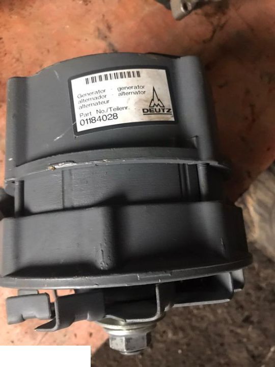 ALTERNATOR / GENERATOR DEUTZ 01184028 - Алтернатор за Земјоделска машина: слика 1 ALTERNATOR / GENERATOR DEUTZ 01184028 - Алтернатор за Земјоделска машина: слика 1