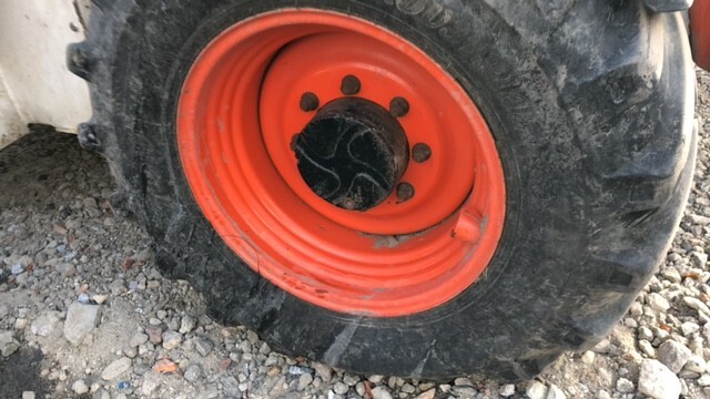 Bobcat Manitou Felgi 14x24 koła 460/70 R24 - Бандаж за Градежна машина: слика 2 Bobcat Manitou Felgi 14x24 koła 460/70 R24 - Бандаж за Градежна машина: слика 2