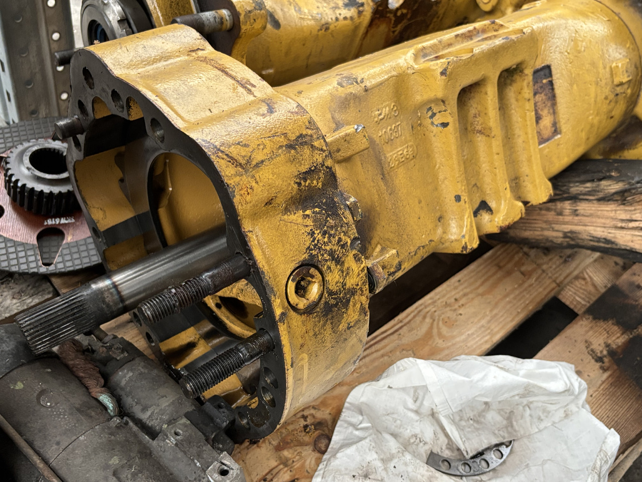 CAT CARRARO 641500 10637 Obudowa Mostu Pochwa Prawa Lewa - Оска и делови за Земјоделска машина: слика 3 CAT CARRARO 641500 10637 Obudowa Mostu Pochwa Prawa Lewa - Оска и делови за Земјоделска машина: слика 3