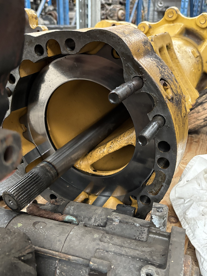 CAT CARRARO 641500 10637 Obudowa Mostu Pochwa Prawa Lewa - Оска и делови за Земјоделска машина: слика 4 CAT CARRARO 641500 10637 Obudowa Mostu Pochwa Prawa Lewa - Оска и делови за Земјоделска машина: слика 4