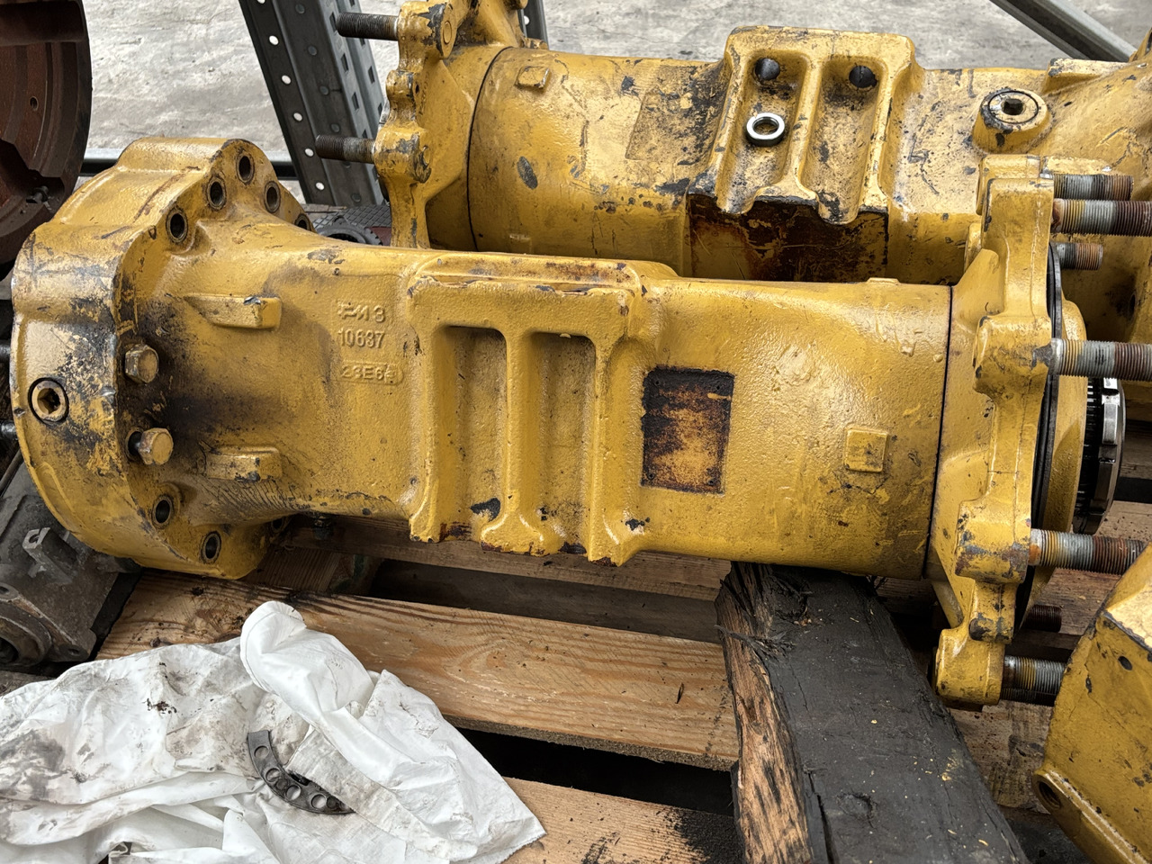 CAT CARRARO 641500 10637 Obudowa Mostu Pochwa Prawa Lewa - Оска и делови за Земјоделска машина: слика 1 CAT CARRARO 641500 10637 Obudowa Mostu Pochwa Prawa Lewa - Оска и делови за Земјоделска машина: слика 1