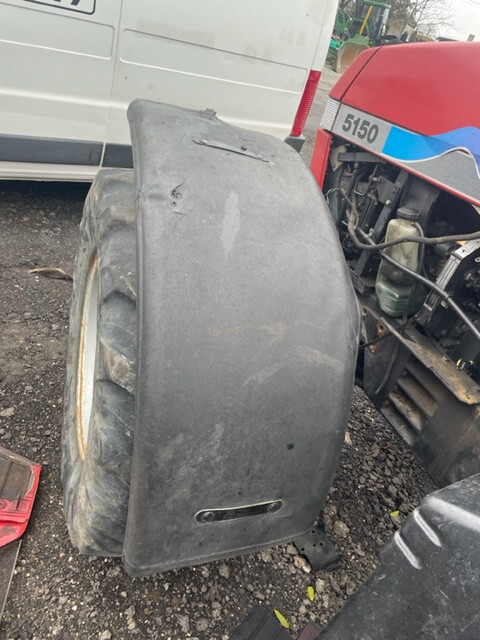 Case 5110-5150 błotniki stelaźe części - Блатобран за Земјоделска машина: слика 1 Case 5110-5150 błotniki stelaźe części - Блатобран за Земјоделска машина: слика 1