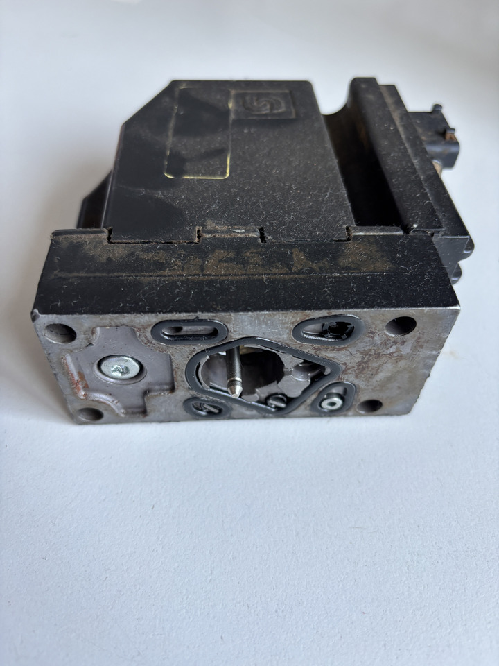 Cewka elektrozawór Danfoss 11093877 11235797 PVG32 - Електричен систем за Земјоделска машина: слика 3 Cewka elektrozawór Danfoss 11093877 11235797 PVG32 - Електричен систем за Земјоделска машина: слика 3