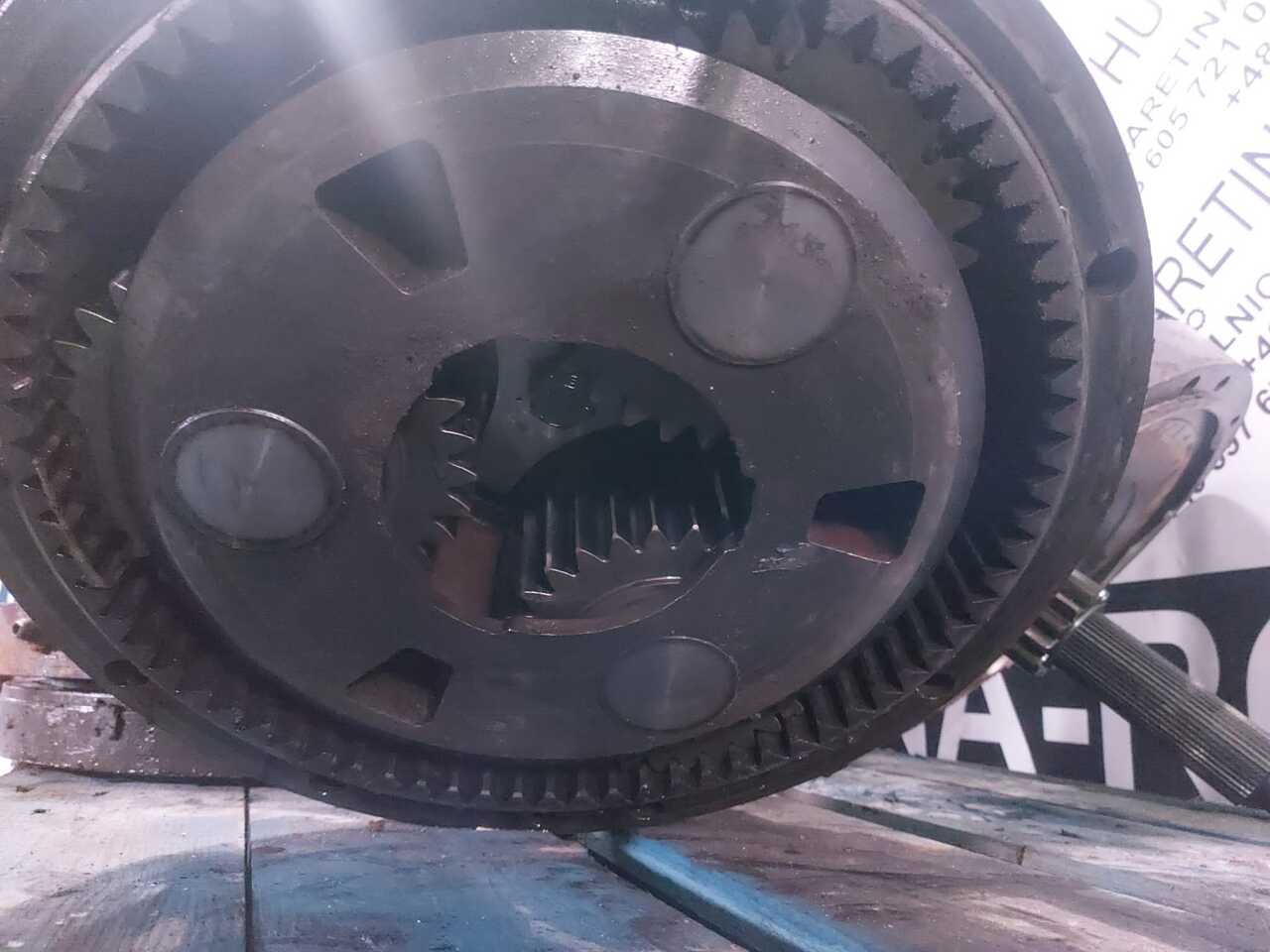 Claas Ares 735 - Renault Ares 735 - Zwolnica Tylna - Конечен редуктор за Земјоделска машина: слика 2 Claas Ares 735 - Renault Ares 735 - Zwolnica Tylna - Конечен редуктор за Земјоделска машина: слика 2