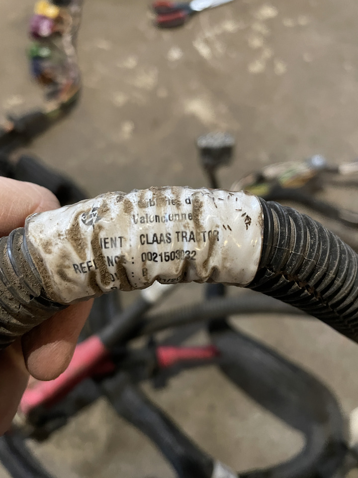 Claas Arion 550-520 650-620 - kabel wiązka elektryczna 0021503032 - Појас за кабел/ Жица за Трактор: слика 1 Claas Arion 550-520 650-620 - kabel wiązka elektryczna 0021503032 - Појас за кабел/ Жица за Трактор: слика 1