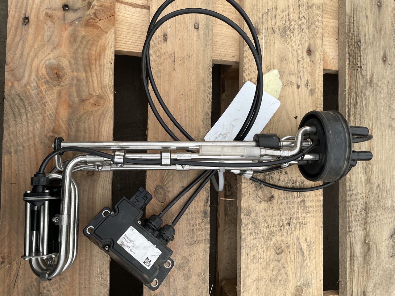 Claas Jaguar Lexion Tucano Xerion - czujnik poziomu jakości AdBlue 0007732073 - Сензор за Земјоделска машина: слика 1 Claas Jaguar Lexion Tucano Xerion - czujnik poziomu jakości AdBlue 0007732073 - Сензор за Земјоделска машина: слика 1