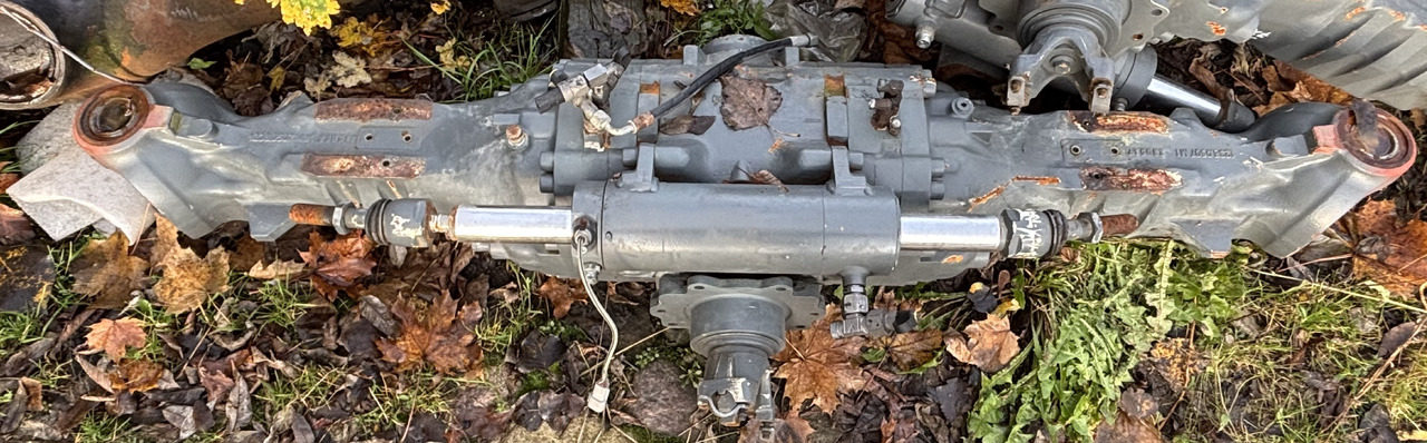 Claas Scorpion 635 Wałek Przegubowy Czop Obudowa Przedniej Osi Pochwa Hamulec - Предна оска за Трактор: слика 1 Claas Scorpion 635 Wałek Przegubowy Czop Obudowa Przedniej Osi Pochwa Hamulec - Предна оска за Трактор: слика 1