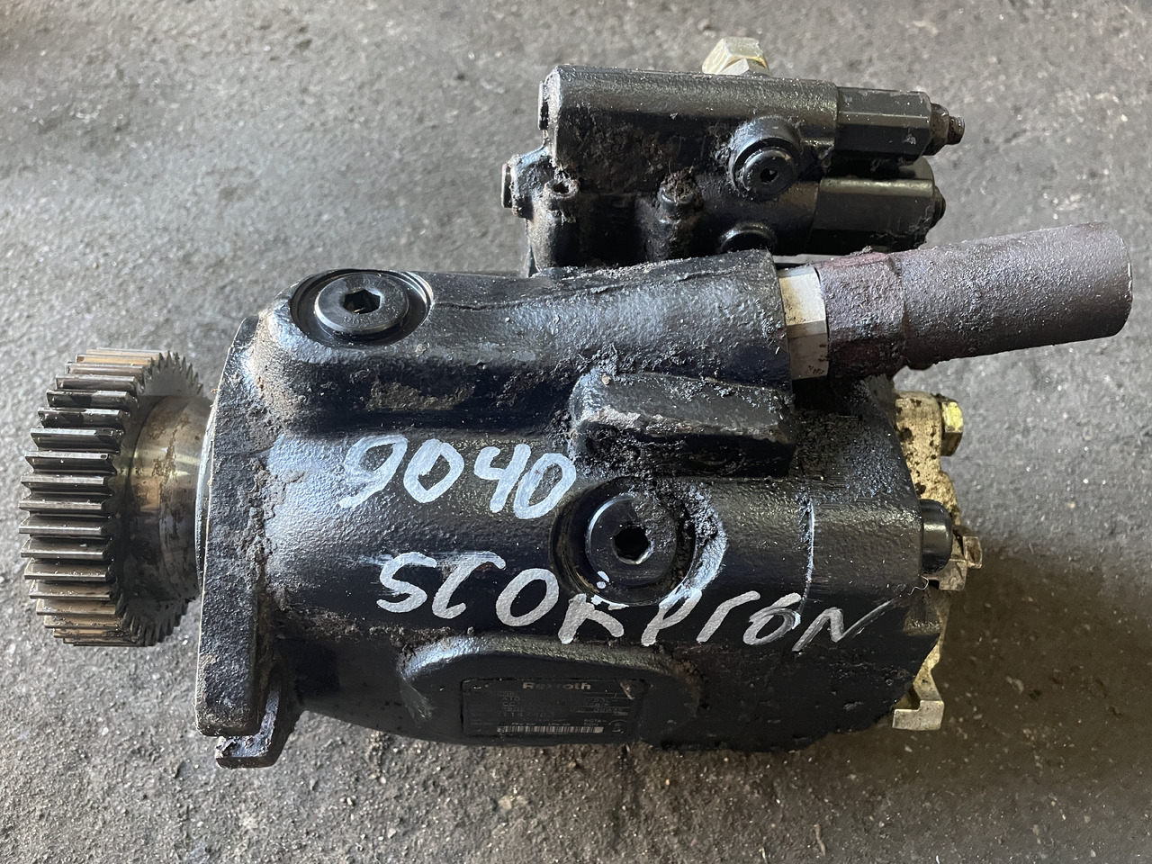 Claas Scorpion 9040 - pompa hydrauliczna R902455758 - Хидраулична пумпа за Земјоделска машина: слика 1 Claas Scorpion 9040 - pompa hydrauliczna R902455758 - Хидраулична пумпа за Земјоделска машина: слика 1