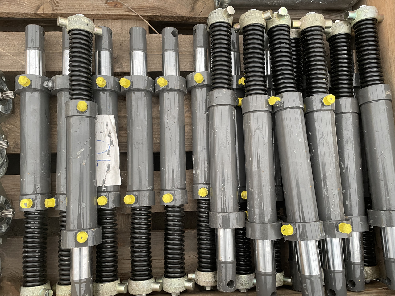 Claas Tucano - siłownik hydrauliczny siekacza słomy 0000406402 - Хидрауличен цилиндар за Земјоделска машина: слика 1 Claas Tucano - siłownik hydrauliczny siekacza słomy 0000406402 - Хидрауличен цилиндар за Земјоделска машина: слика 1