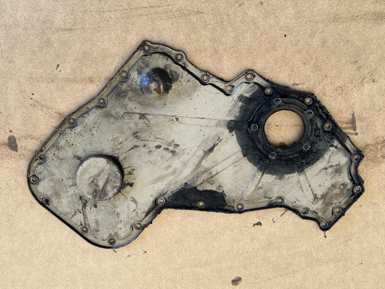 Cummins 6CT 6CT8.3 6C8.3 Pokrywa obudowy rozrządu 3958113 - Мотор и делови: слика 1 Cummins 6CT 6CT8.3 6C8.3 Pokrywa obudowy rozrządu 3958113 - Мотор и делови: слика 1