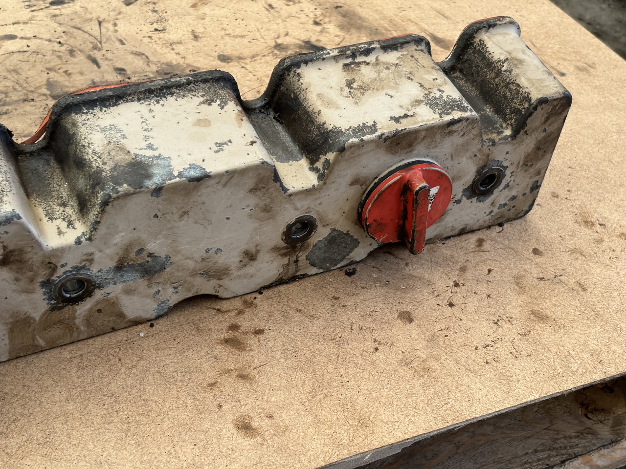 Cummins 8.3 6CT 6CTA 6CTAA Pokrywa Zaworów 3930903 - Мотор и делови: слика 3 Cummins 8.3 6CT 6CTA 6CTAA Pokrywa Zaworów 3930903 - Мотор и делови: слика 3