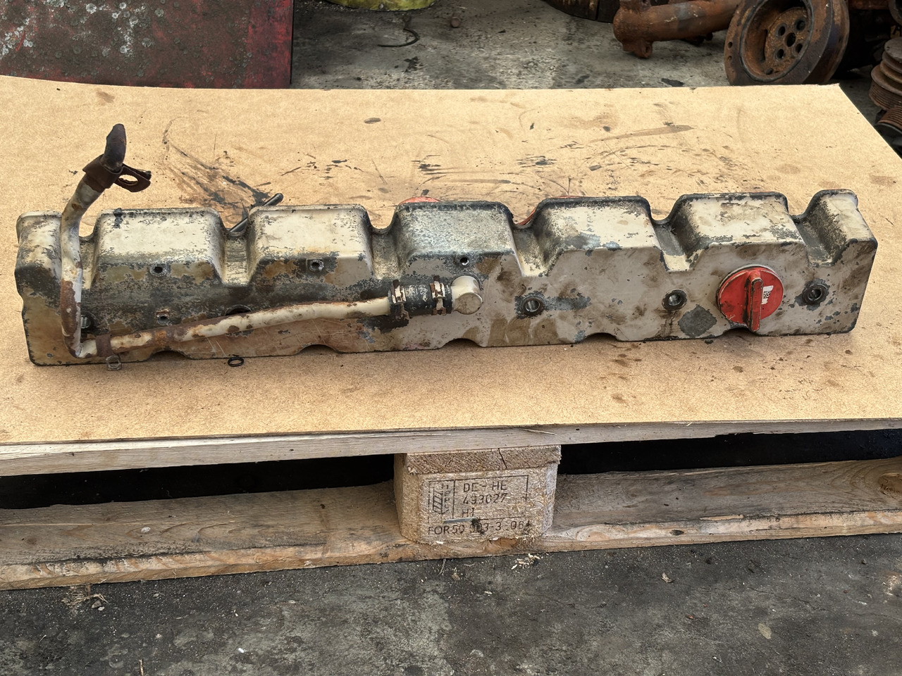 Cummins 8.3 6CT 6CTA 6CTAA Pokrywa Zaworów 3930903 - Мотор и делови: слика 1 Cummins 8.3 6CT 6CTA 6CTAA Pokrywa Zaworów 3930903 - Мотор и делови: слика 1