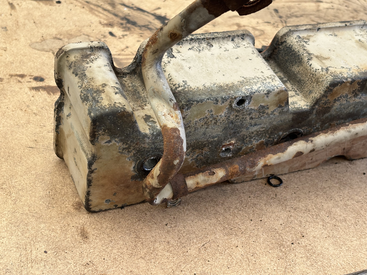 Cummins 8.3 6CT 6CTA 6CTAA Pokrywa Zaworów 3930903 - Мотор и делови: слика 2 Cummins 8.3 6CT 6CTA 6CTAA Pokrywa Zaworów 3930903 - Мотор и делови: слика 2