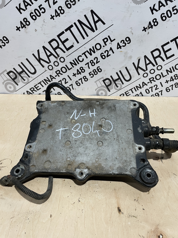 Cummins New Holland 8040 - Podstawa chłodzenie komputera ECM + pompa paliwa 3970204 - Мотор и делови за Земјоделска машина: слика 2 Cummins New Holland 8040 - Podstawa chłodzenie komputera ECM + pompa paliwa 3970204 - Мотор и делови за Земјоделска машина: слика 2