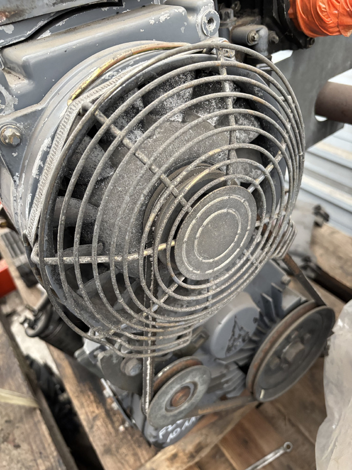 Deutz F2L1011 Silnik Blok Koło Zamachowe Tłok Pokrywa CZĘŚCI - Замаец за Земјоделска машина: слика 4 Deutz F2L1011 Silnik Blok Koło Zamachowe Tłok Pokrywa CZĘŚCI - Замаец за Земјоделска машина: слика 4