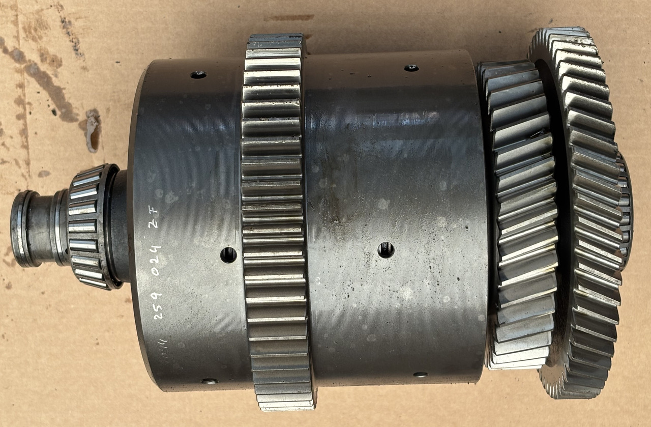 Deutz Fahr Agrotron 230 260 Skrzynia Biegów Kosz Obudowa Wał Tryb Zębatka Trzpień CZĘŚCI - Менувач за Земјоделска машина: слика 1 Deutz Fahr Agrotron 230 260 Skrzynia Biegów Kosz Obudowa Wał Tryb Zębatka Trzpień CZĘŚCI - Менувач за Земјоделска машина: слика 1