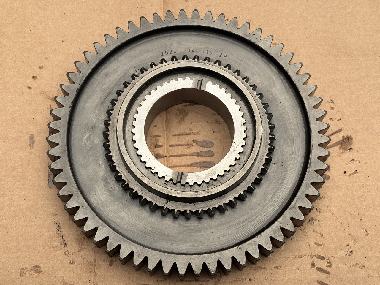 Deutz Fahr Agrotron 230 260 Skrzynia Biegów Tryb Zębatka CZĘŚCI 2094314019 - Менувач за Земјоделска машина: слика 1 Deutz Fahr Agrotron 230 260 Skrzynia Biegów Tryb Zębatka CZĘŚCI 2094314019 - Менувач за Земјоделска машина: слика 1