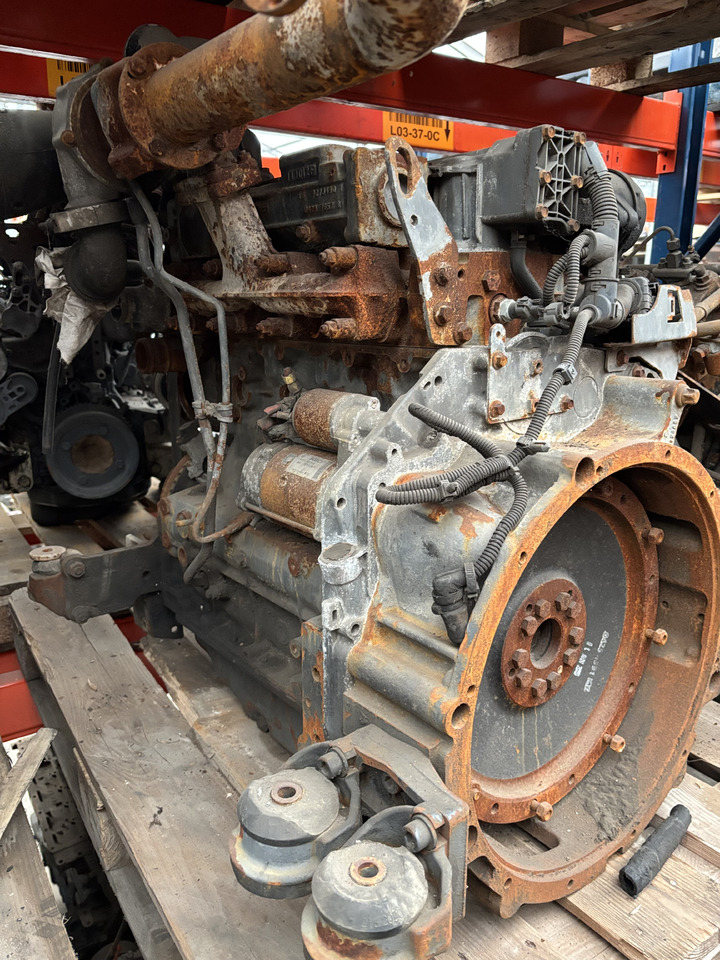 Deutz TCD3.6 L4 TCD3.6 L4 Silnik Blok Kolektor CZĘŚCI 7273490 - Мотор и делови: слика 3 Deutz TCD3.6 L4 TCD3.6 L4 Silnik Blok Kolektor CZĘŚCI 7273490 - Мотор и делови: слика 3