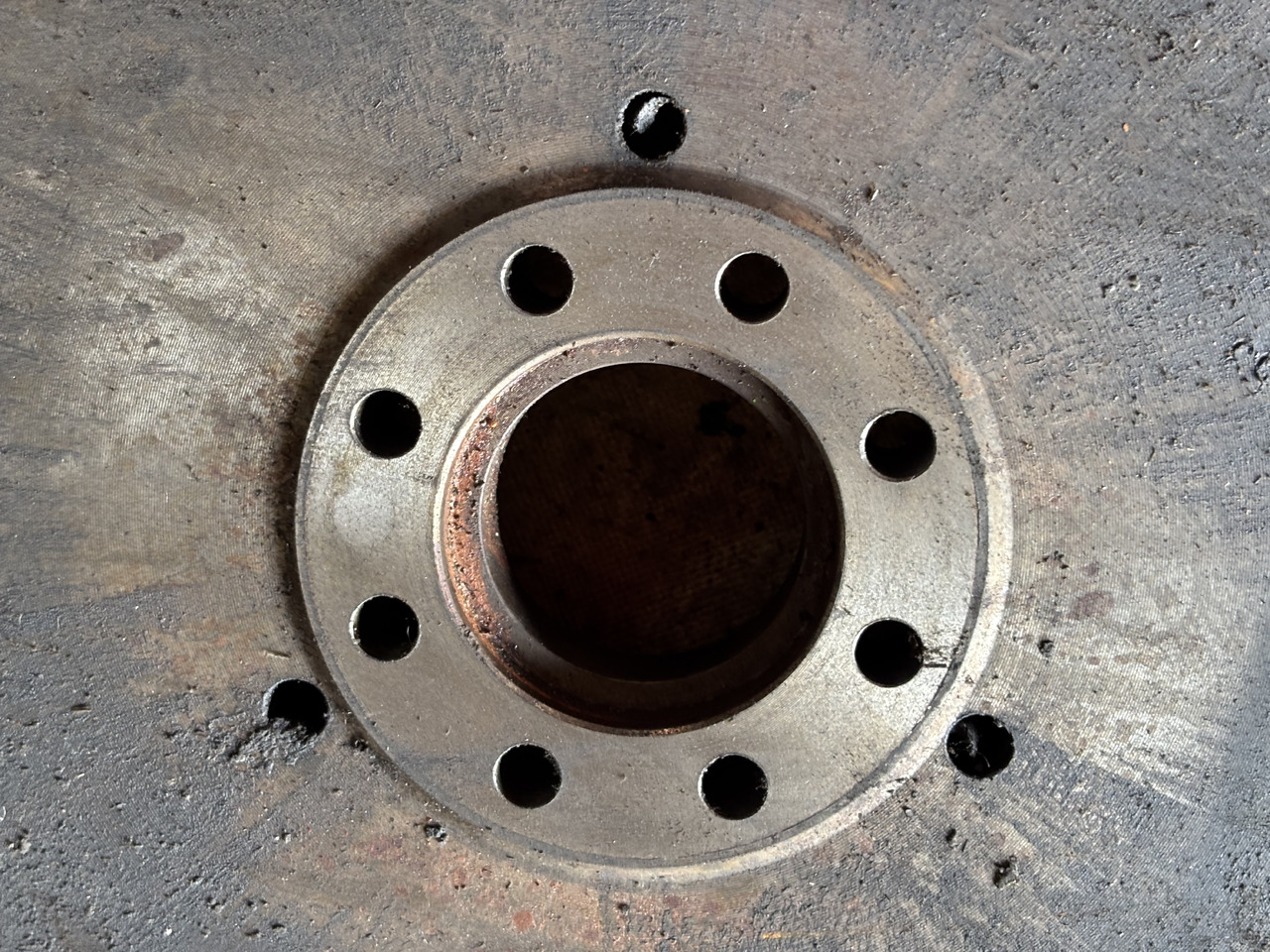 Deutz TD2011 D2011 D2011L04W  Koło Zamachowe  04104106 - Замаец за Земјоделска машина: слика 2 Deutz TD2011 D2011 D2011L04W  Koło Zamachowe  04104106 - Замаец за Земјоделска машина: слика 2