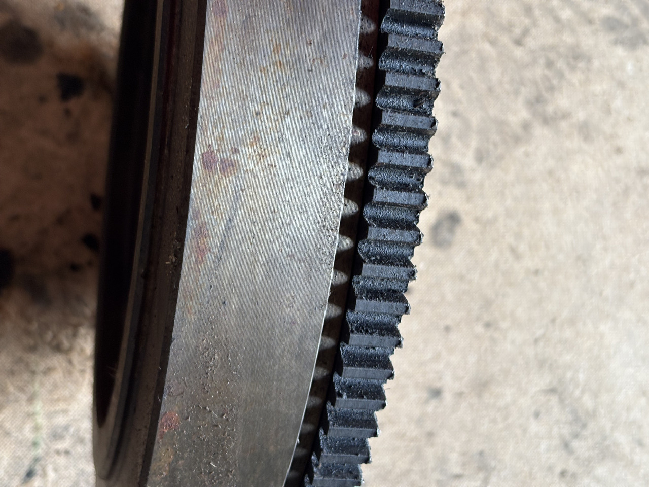 Deutz TD2011 D2011 D2011L04W  Koło Zamachowe  04104106 - Замаец за Земјоделска машина: слика 4 Deutz TD2011 D2011 D2011L04W  Koło Zamachowe  04104106 - Замаец за Земјоделска машина: слика 4