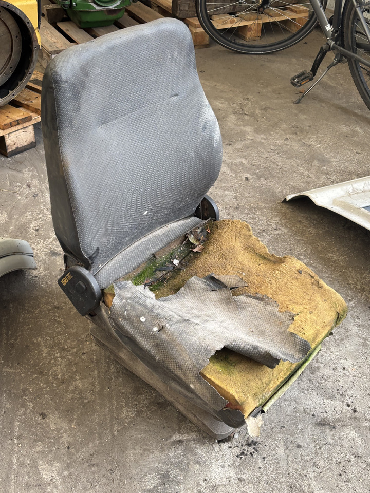 Dieci 185 - Ładowarka Teleskopowa - Fotel Kierowcy Siedzenie - Седиште за Телескопски ракувач: слика 1 Dieci 185 - Ładowarka Teleskopowa - Fotel Kierowcy Siedzenie - Седиште за Телескопски ракувач: слика 1