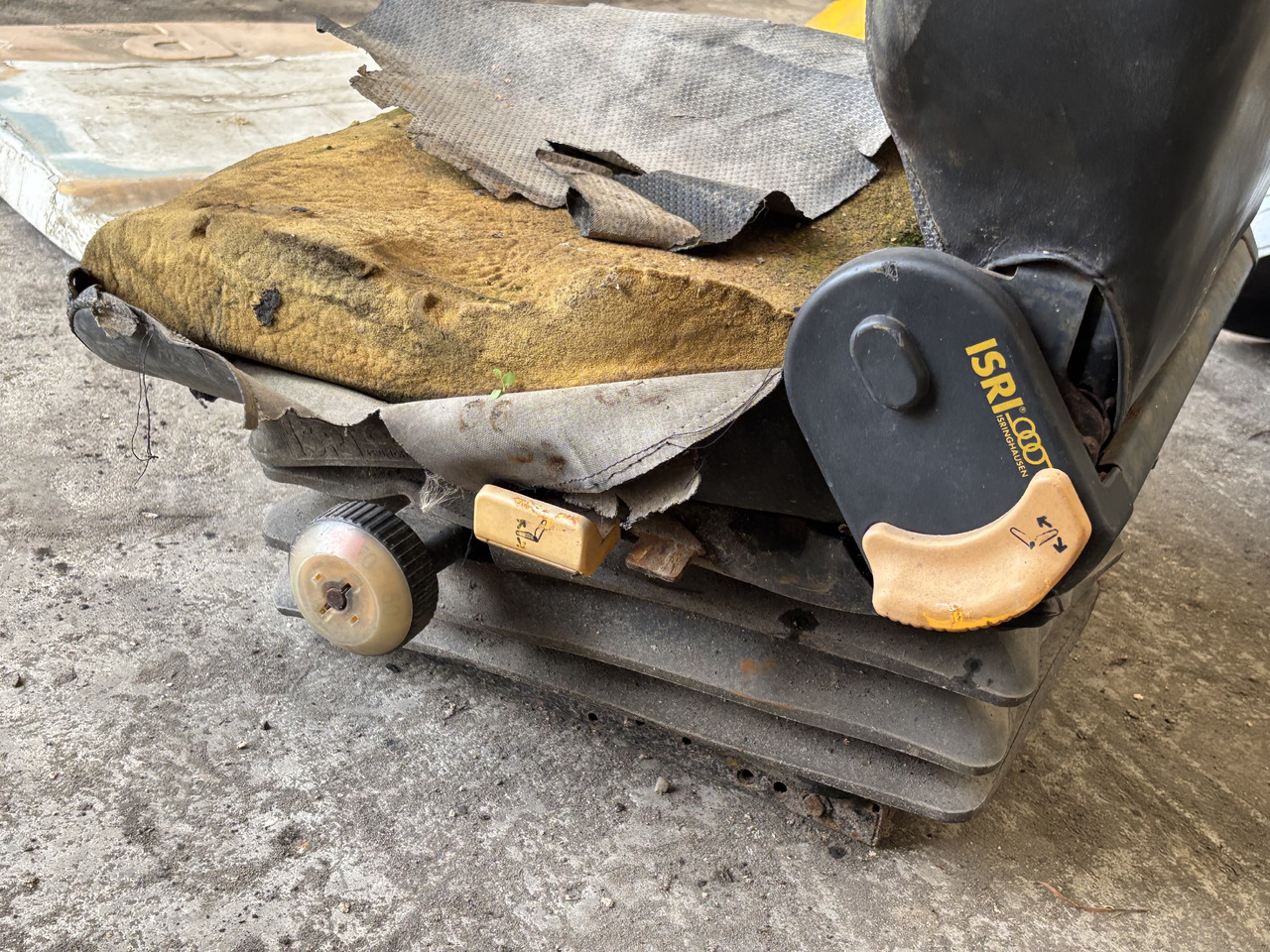 Dieci 185 - Ładowarka Teleskopowa - Fotel Kierowcy Siedzenie - Седиште за Телескопски ракувач: слика 4 Dieci 185 - Ładowarka Teleskopowa - Fotel Kierowcy Siedzenie - Седиште за Телескопски ракувач: слика 4