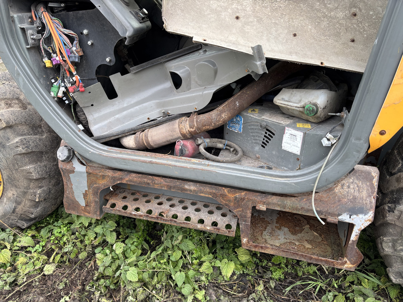 Dieci 185 - Ładowarka Teleskopowa - Kokpit Elementy Wnętrza Plastikowe Przyciski Wiązka - Кабина и ентериер за Телескопски ракувач: слика 1 Dieci 185 - Ładowarka Teleskopowa - Kokpit Elementy Wnętrza Plastikowe Przyciski Wiązka - Кабина и ентериер за Телескопски ракувач: слика 1