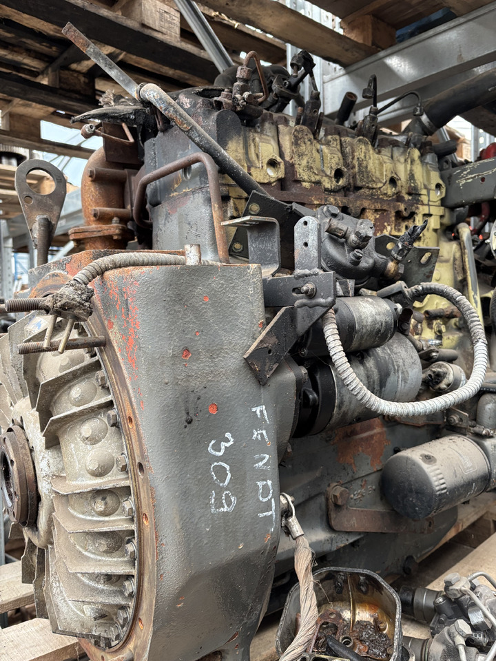 Fendt 309 Deutz TD226-B4 MWM  Silnik Blok Pokrywa Obudowa Koło Zamachowe Miska Olejowa CZĘŚCI - Замаец за Земјоделска машина: слика 2 Fendt 309 Deutz TD226-B4 MWM  Silnik Blok Pokrywa Obudowa Koło Zamachowe Miska Olejowa CZĘŚCI - Замаец за Земјоделска машина: слика 2