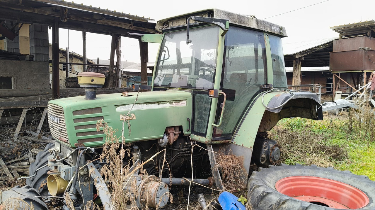 Fendt 309 - na części - kabina drzwi szyba maska grill - Врата и делови за Земјоделска машина: слика 3 Fendt 309 - na części - kabina drzwi szyba maska grill - Врата и делови за Земјоделска машина: слика 3