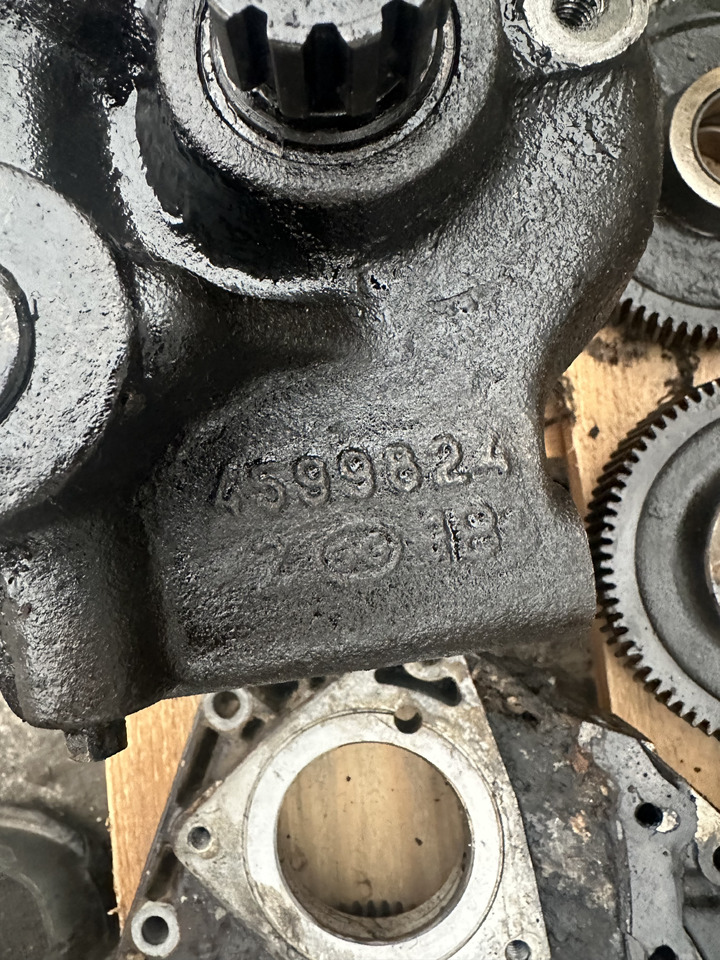 Fiat 780dt Fiat 8045 pompa paliwa , pompa oleju Balansery obudowa rozrządu - Пумпа за гориво за Трактор: слика 5 Fiat 780dt Fiat 8045 pompa paliwa , pompa oleju Balansery obudowa rozrządu - Пумпа за гориво за Трактор: слика 5