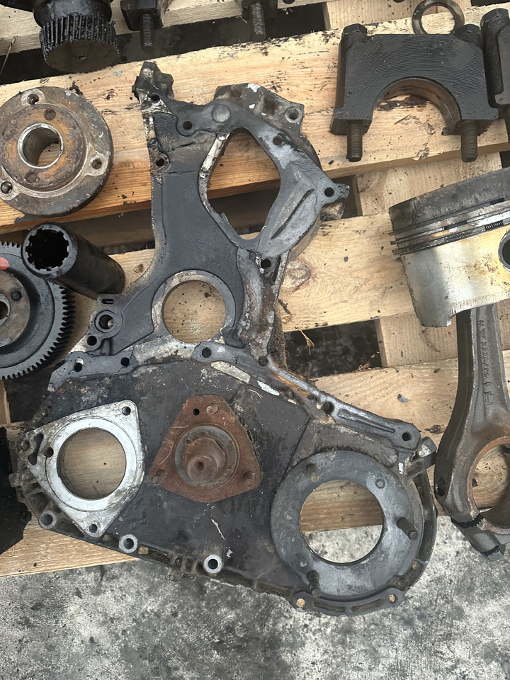 Fiat 780dt Fiat 8045 pompa paliwa , pompa oleju Balansery obudowa rozrządu - Пумпа за гориво за Трактор: слика 3 Fiat 780dt Fiat 8045 pompa paliwa , pompa oleju Balansery obudowa rozrządu - Пумпа за гориво за Трактор: слика 3