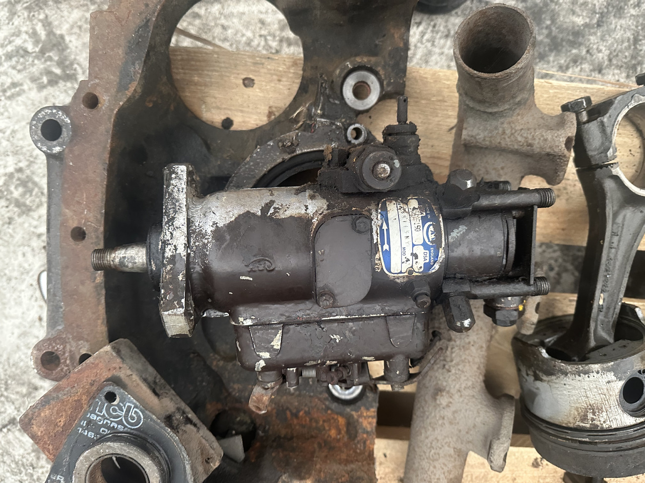 Fiat 780dt Fiat 8045 pompa paliwa , pompa oleju Balansery obudowa rozrządu - Пумпа за гориво за Трактор: слика 2 Fiat 780dt Fiat 8045 pompa paliwa , pompa oleju Balansery obudowa rozrządu - Пумпа за гориво за Трактор: слика 2