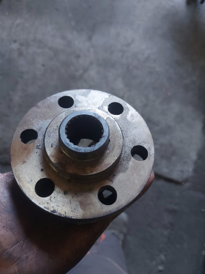 Ford 8730 Powershift sprzęgło - Квачила и делови за Трактор: слика 1 Ford 8730 Powershift sprzęgło - Квачила и делови за Трактор: слика 1