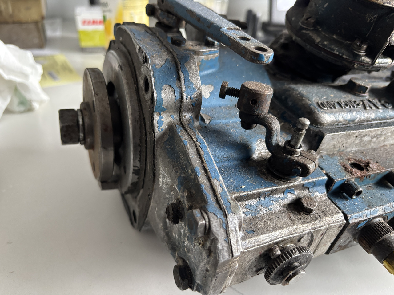 Ford TW25 - pompa wtryskowa paliwa - Пумпа за гориво за Земјоделска машина: слика 2 Ford TW25 - pompa wtryskowa paliwa - Пумпа за гориво за Земјоделска машина: слика 2