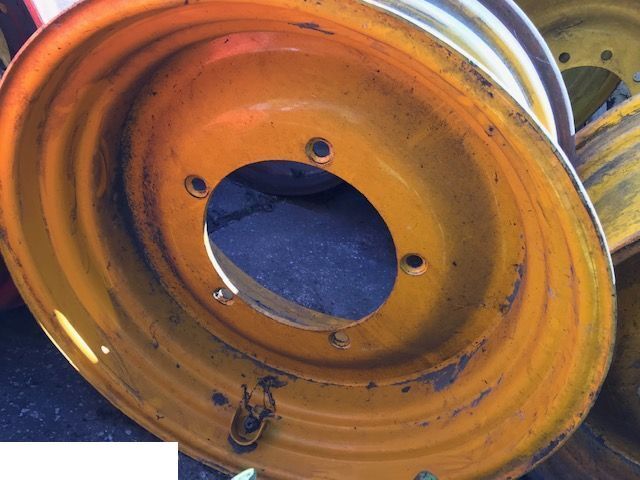 JCB 3cx Contractor - Felga 15x28 - Бандаж за Градежна машина: слика 1 JCB 3cx Contractor - Felga 15x28 - Бандаж за Градежна машина: слика 1