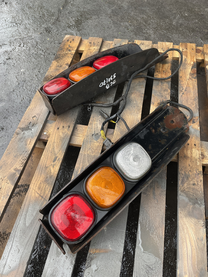 JCB 531 541 - lampy tylne 700/50-129 - Задни светла за Градежна машина: слика 1 JCB 531 541 - lampy tylne 700/50-129 - Задни светла за Градежна машина: слика 1