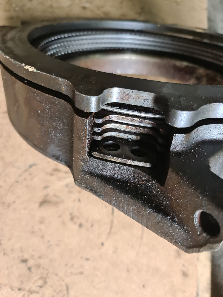 John Deere 4650 4850 Obudowa Hamulca Tłoka Hamulcowego R72041 R72042 - Делови за кочници за Земјоделска машина: слика 3 John Deere 4650 4850 Obudowa Hamulca Tłoka Hamulcowego R72041 R72042 - Делови за кочници за Земјоделска машина: слика 3