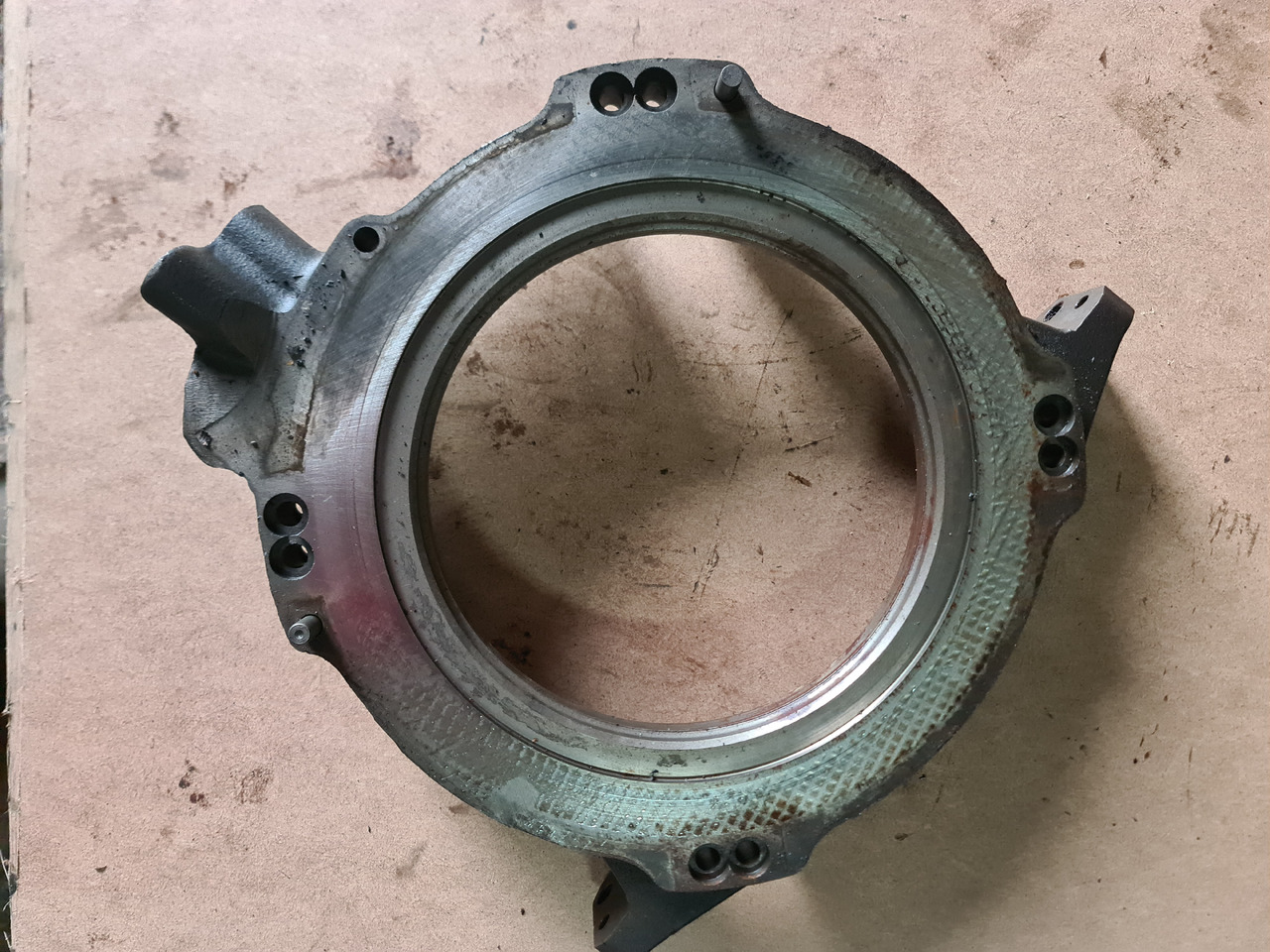 John Deere 4650, 4850 Obudowa Tłoka Hamulcowego R72044 - Делови за кочници за Земјоделска машина: слика 1 John Deere 4650, 4850 Obudowa Tłoka Hamulcowego R72044 - Делови за кочници за Земјоделска машина: слика 1