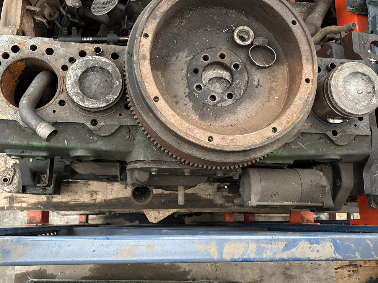 John Deere 6081 R127721 R127723 R120028 Cylinder Tłoki  Klawiatura Koło Zamachowe CZĘŚCI - Замаец за Земјоделска машина: слика 3 John Deere 6081 R127721 R127723 R120028 Cylinder Tłoki  Klawiatura Koło Zamachowe CZĘŚCI - Замаец за Земјоделска машина: слика 3