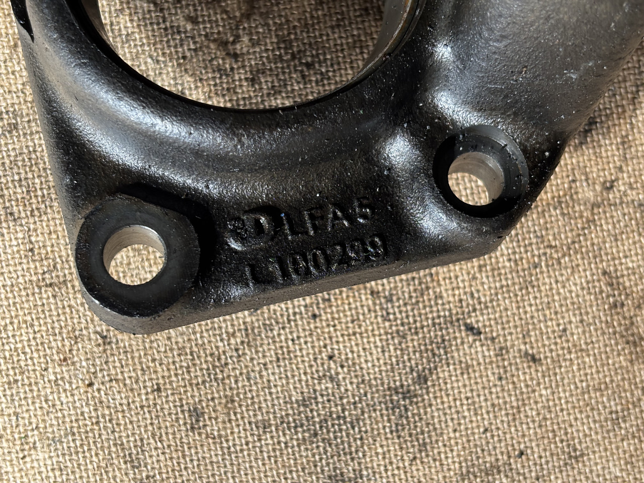 John Deere 6100 6200 6300 6400 Obudowa Zapadka L100299 L77129 L100395 L76666 - Менувач и делови за Земјоделска машина: слика 1 John Deere 6100 6200 6300 6400 Obudowa Zapadka L100299 L77129 L100395 L76666 - Менувач и делови за Земјоделска машина: слика 1