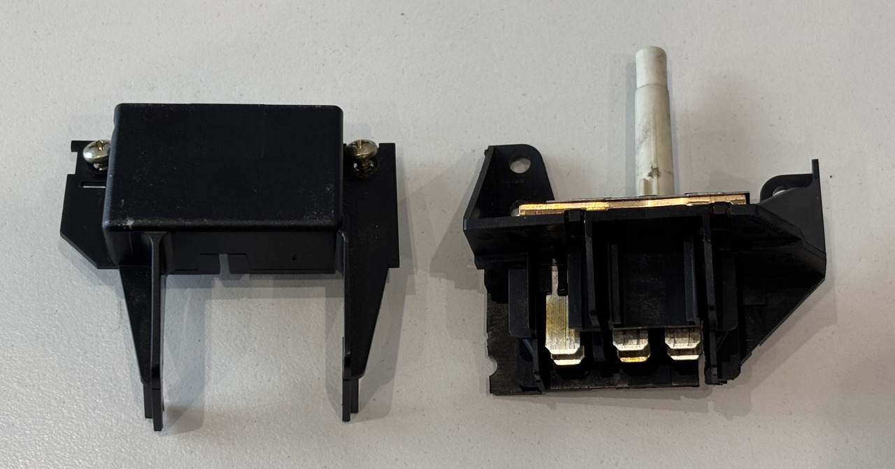 John Deere 6110 6210 Przełącznik Osłona AL77714 L80395 - Електричен систем за Земјоделска машина: слика 1 John Deere 6110 6210 Przełącznik Osłona AL77714 L80395 - Електричен систем за Земјоделска машина: слика 1