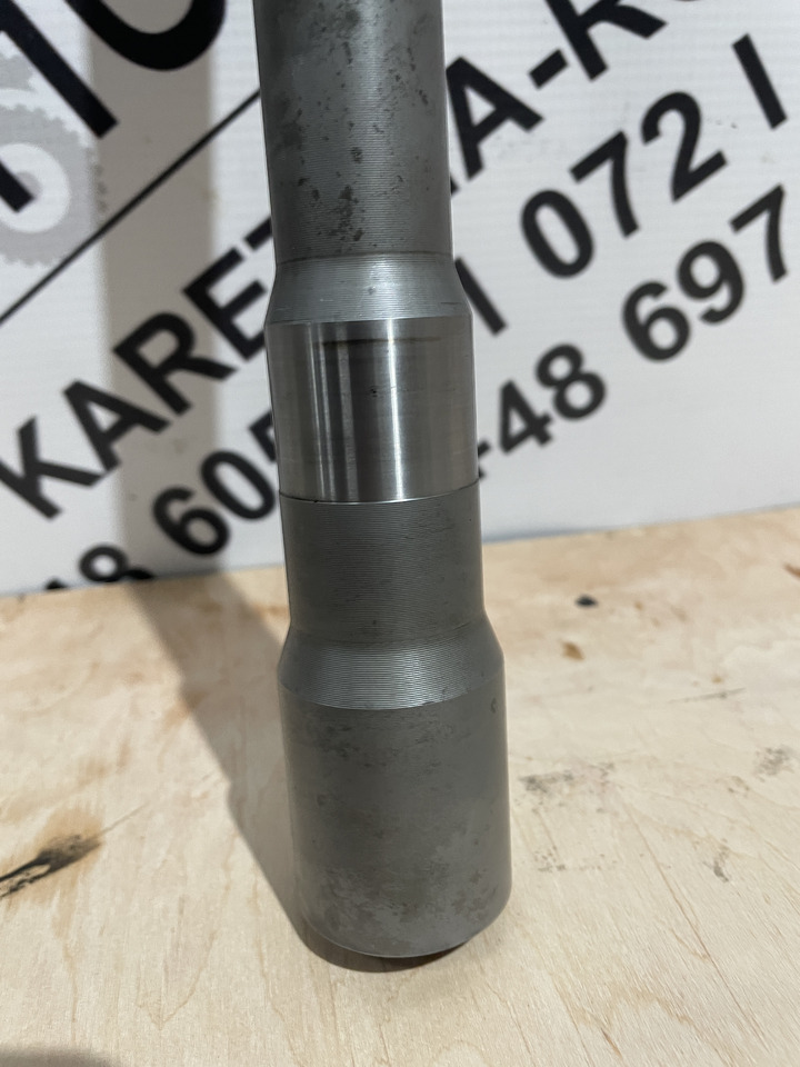 John Deere 6300 6100 6200 6400 - wałek skrzyni biegów L101305 - Менувач и делови за Земјоделска машина: слика 2 John Deere 6300 6100 6200 6400 - wałek skrzyni biegów L101305 - Менувач и делови за Земјоделска машина: слика 2