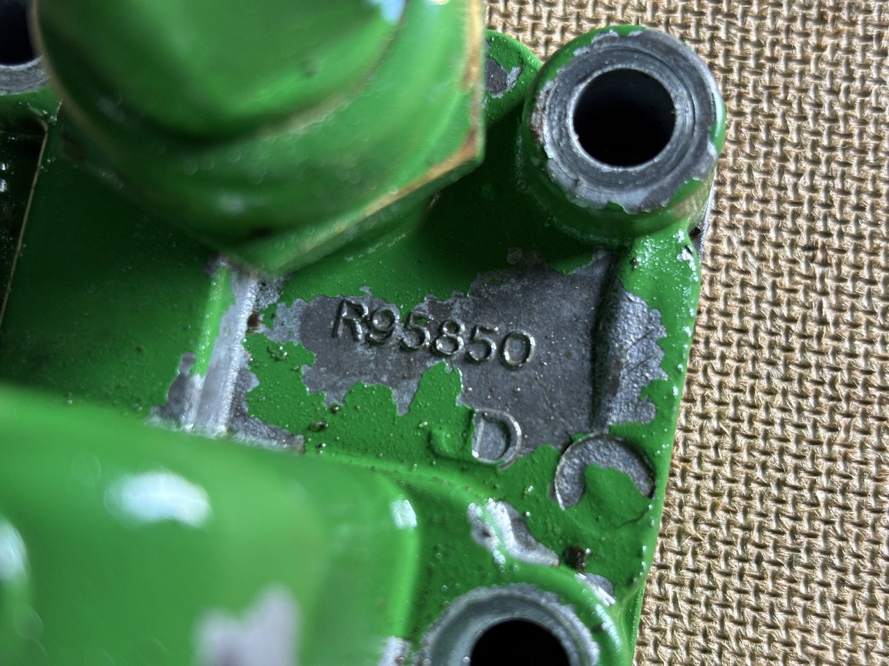 John Deere 6910 Korpus filtra oleju z Przełącznikiem ciśnienia R95850 RE212878 - Филтер за масло за Трактор: слика 5 John Deere 6910 Korpus filtra oleju z Przełącznikiem ciśnienia R95850 RE212878 - Филтер за масло за Трактор: слика 5